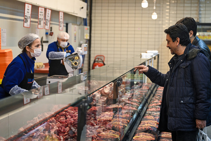 Raflarda etiket var, dolaplar boş! Kasaplar, restoranlardan vatandaşa sıra gelmiyor