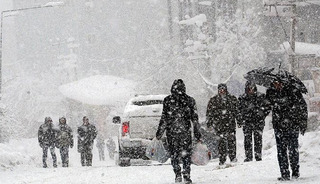 İstanbul'da 15 il&ccedil;eye kar uyarısı! Valilikten a&ccedil;ıklama geldi