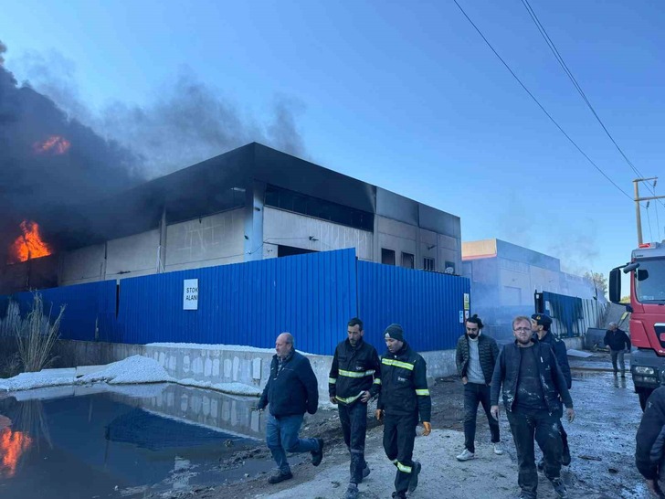 Torbalı&rsquo;da geri d&ouml;n&uuml;ş&uuml;m fabrikasında yangın &ccedil;ıktı