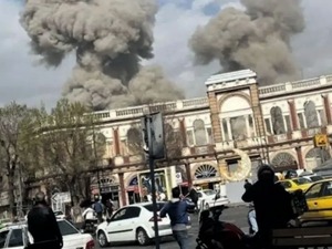 SON DAKİKA| İsrail resmen duyurdu: İran&rsquo;a saldırı başladı! Patlamalar ve siber saldırılar yaşanıyor 