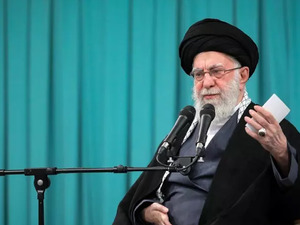 İran, Hamaney'in &ouml;l&uuml;m&uuml;n&uuml; doğruladı! 40 g&uuml;nl&uuml;k yas ilan edildi: "Cezasız kalmayacak"