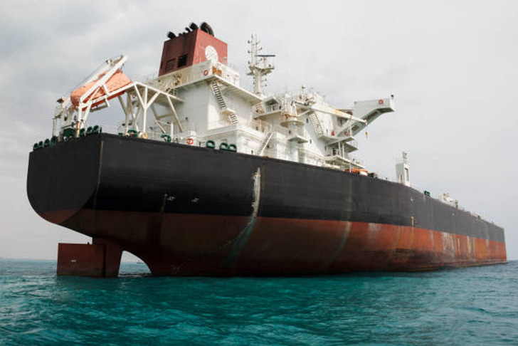 Savaş gerilimi deniz ticaretini vurdu! Sigortaları iptal ediliyor: 'Primler y&uuml;zde 50 artabilir'