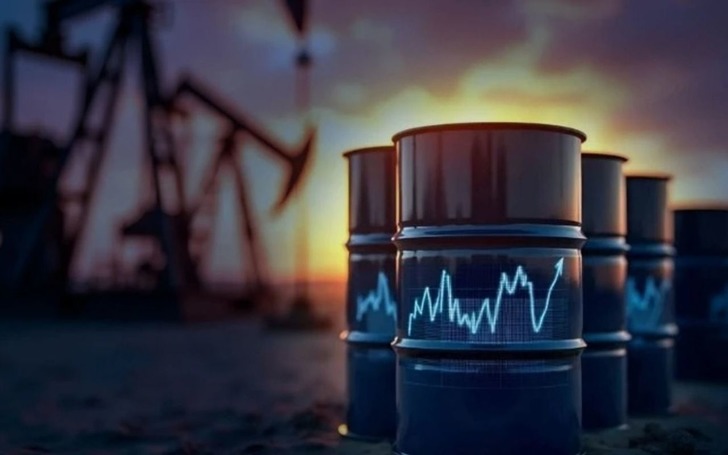 H&uuml;rm&uuml;z Boğazı fiilen kapatıldı! Brent petrol rekor kırdı