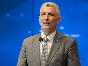 Bakan Bolat a&ccedil;ıkladı! "T&uuml;rkiye-İran sınırındaki yolcu ge&ccedil;işleri durduruldu"