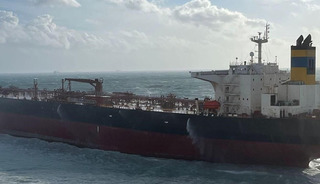 H&uuml;rm&uuml;z Boğazı kilitlendi! 700'den fazla gemi bekliyor, sevkiyat y&uuml;zde 86 d&uuml;şt&uuml;