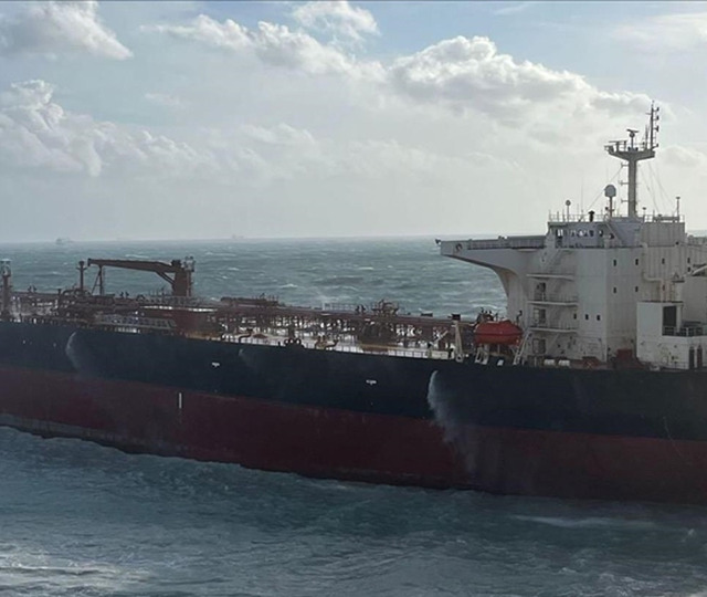 H&uuml;rm&uuml;z Boğazı kilitlendi! 700'den fazla gemi bekliyor, sevkiyat y&uuml;zde 86 d&uuml;şt&uuml;