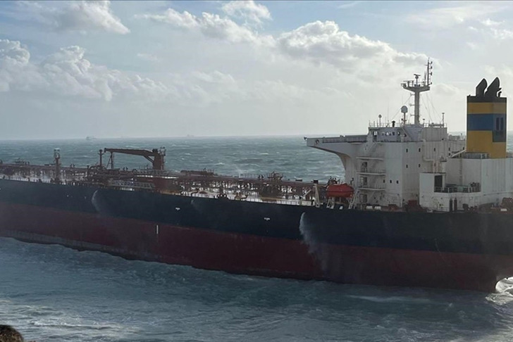 H&uuml;rm&uuml;z Boğazı kilitlendi! 700'den fazla gemi bekliyor, sevkiyat y&uuml;zde 86 d&uuml;şt&uuml;