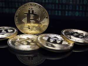 70 bin dolara tutundu! Bitcoin i&ccedil;in uzmanlardan iki kritik senaryo 