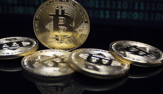 70 bin dolara tutundu! Bitcoin i&ccedil;in uzmanlardan iki kritik senaryo 