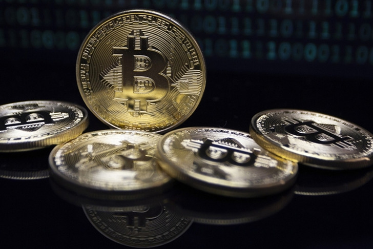 70 bin dolara tutundu! Bitcoin i&ccedil;in uzmanlardan iki kritik senaryo 