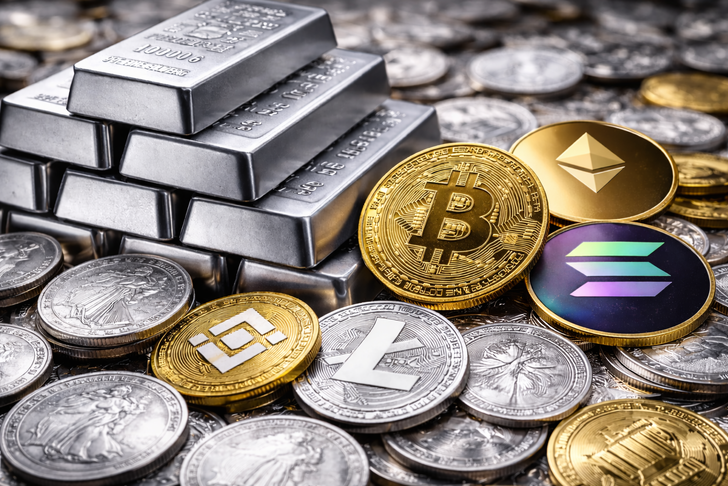 G&uuml;m&uuml;ş&uuml;n tahtı sallanıyor mu? Analistten ezber bozan tahmin "İki kripto para..."