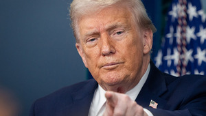 Trump'tan İran mesajı! "Kayıtsız şartsız teslim olacak"