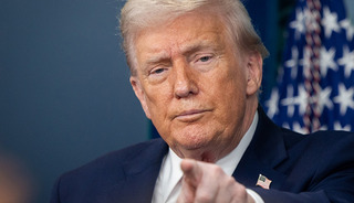 Trump'tan İran mesajı! "Kayıtsız şartsız teslim olacak"