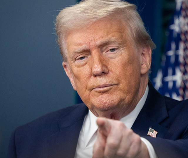 Trump'tan İran mesajı! "Kayıtsız şartsız teslim olacak"