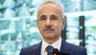 Bakan Uraloğlu: "Havalimanları 2 ayda 32,9 milyon yolcuya hizmet verdi"
