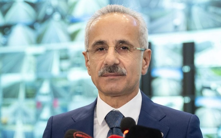 Bakan Uraloğlu: "Havalimanları 2 ayda 32,9 milyon yolcuya hizmet verdi"