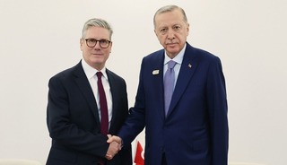 Cumhurbaşkanı Erdoğan, İngiltere Başbakanı Keir Starmer ile g&ouml;r&uuml;şt&uuml;