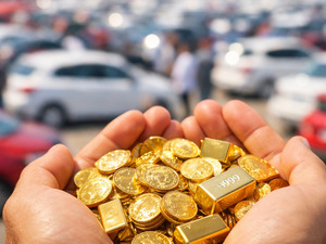 Piyasada hareketlilik var! Altınlarını bozdurup satın almak i&ccedil;in sıraya girdiler: "Artış ka&ccedil;ınılmaz olabilir"