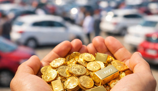 Piyasada hareketlilik var! Altınlarını bozdurup satın almak i&ccedil;in sıraya girdiler