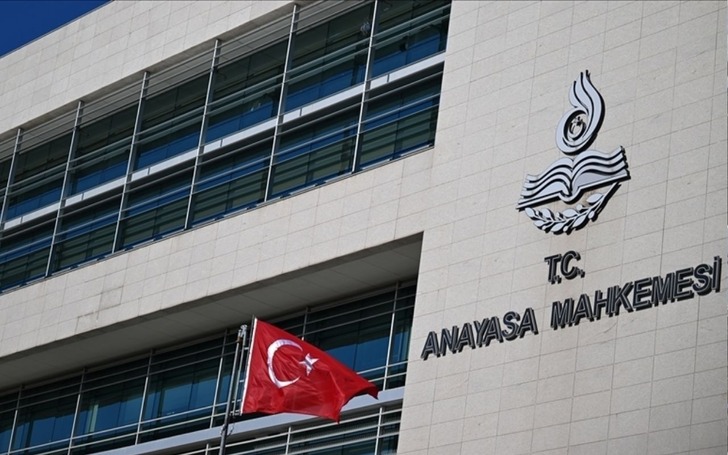 Y&uuml;z binlerce iş&ccedil;iye m&uuml;jde! AYM tayin engelini kaldırdı