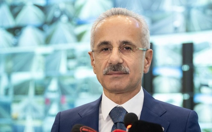 Bakan Uraloğlu "Limanlarda elle&ccedil;lenen y&uuml;k miktarı t&uuml;m zamanların rekorunu kırdı"