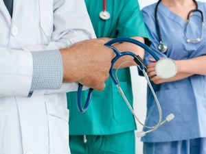 Sağlık &ccedil;alışanlarına m&uuml;jde! N&ouml;bet &uuml;cretlerinde sınırlama iptal edildi