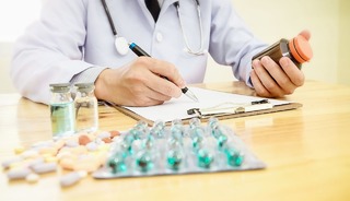 AYM'den, eczacılar hakkındaki disiplin cezalarına ilişkin d&uuml;zenlemeye iptal