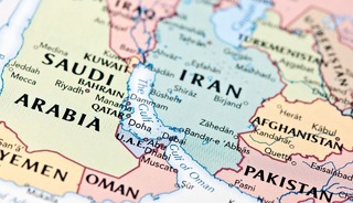 H&uuml;rm&uuml;z Boğazı'nda gerilim! İran bir gemiyi vurdu