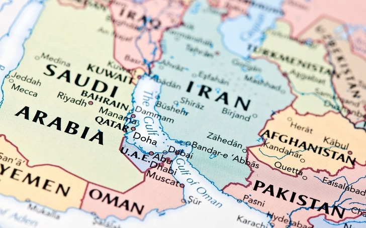 H&uuml;rm&uuml;z Boğazı'nda gerilim! İran bir gemiyi vurdu