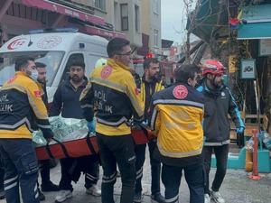 Fatih'te yangın: &Ouml;l&uuml; ve yaralılar var