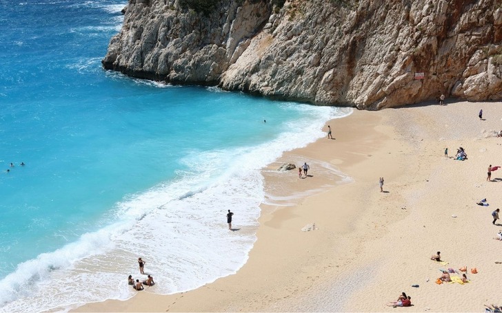 Turizmde savaş g&ouml;lgesi: Rezervasyonlar iptal ediliyor