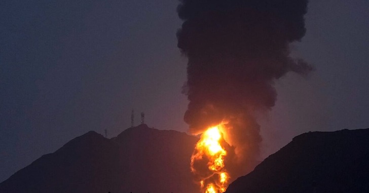 SON DAKİKA I BAE'de petrol sanayi tesisinde yangın &ccedil;ıktı!