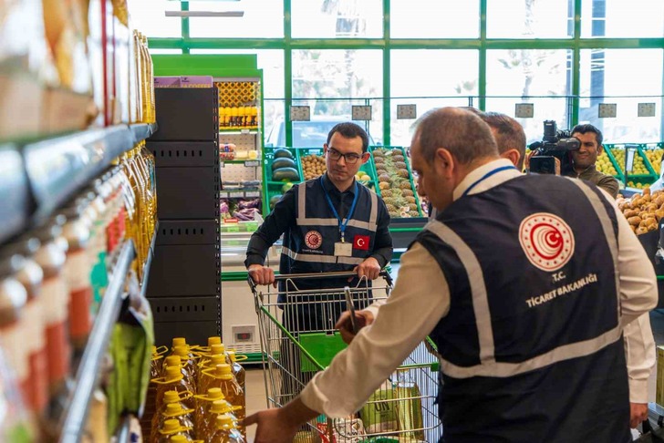 Marketlere bayram &ouml;ncesi sıkı denetim! 611 bin TL para cezası kesildi