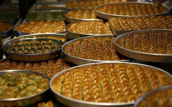 Bayram mesaisi başladı! Baklava fiyatı cep yakıyor: Dilimi 80 TL