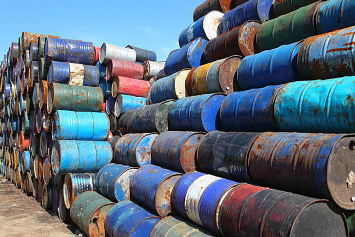 Petrol yeniden 100 doları aştı! IEA'dan 400 milyon varillik m&uuml;dahale