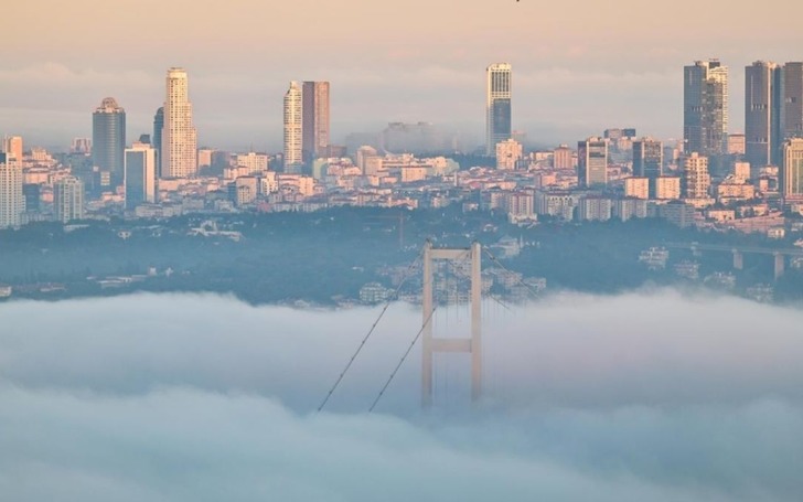 İstanbul'da sabah saatlerinde sis etkili oluyor