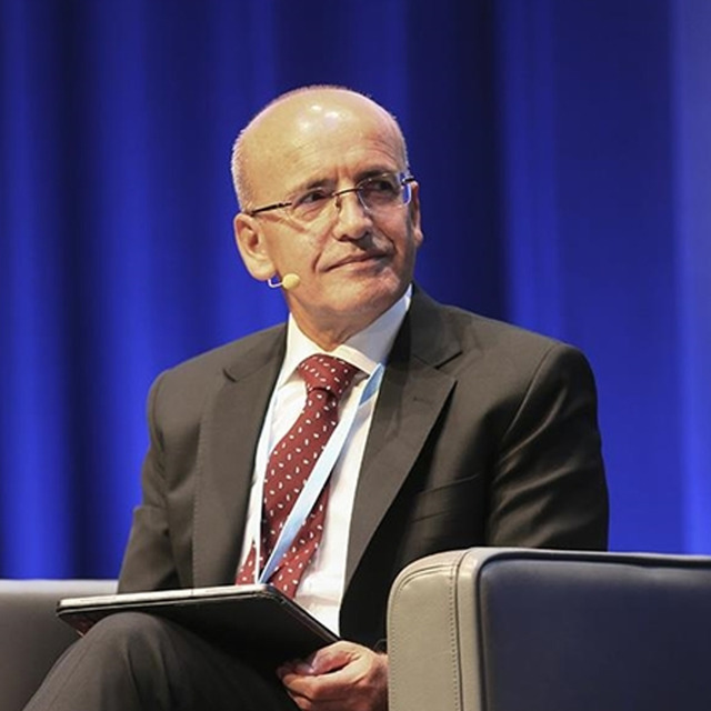 Bakan Şimşek 'Y&uuml;zde 5,5 ile sınırlı kaldı' diyerek a&ccedil;ıkladı: 'Borsa İstanbul diren&ccedil;li &ccedil;ıktı'