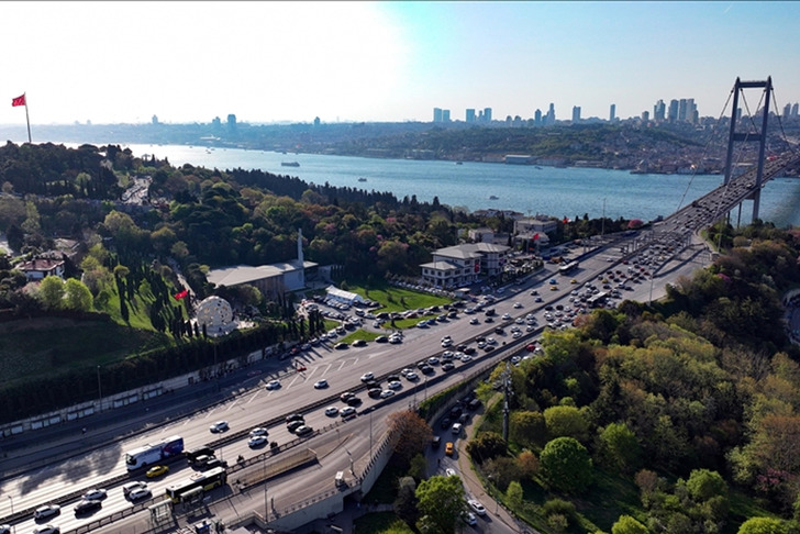 Resmi Gazete'de yayımlandı! Bayramda k&ouml;pr&uuml; ve otoyollar &uuml;cretsiz olacak