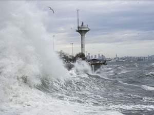 Meteorolojiden İstanbul ve &ccedil;evre iller i&ccedil;in fırtına uyarısı