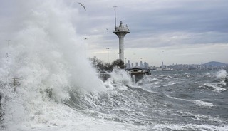 Meteorolojiden İstanbul ve &ccedil;evre iller i&ccedil;in fırtına uyarısı