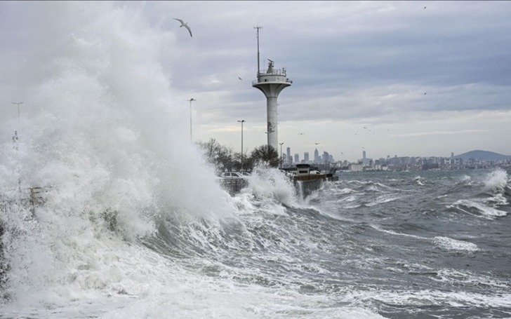 Meteorolojiden İstanbul ve &ccedil;evre iller i&ccedil;in fırtına uyarısı