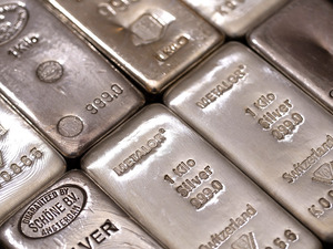 &Ccedil;in 2 Ayda 600 Ton G&uuml;m&uuml;ş İthal Etti! G&uuml;m&uuml;ş Fiyatlarına Etkisi Nasıl Olur?