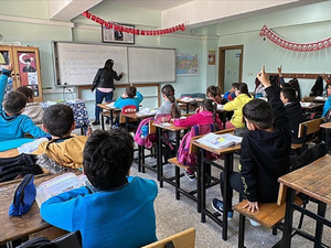 Ara tatil bitti! 18 milyon &ouml;ğrenci yarın ders başı yapıyor