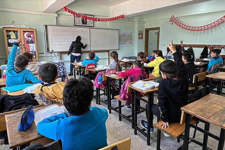 Ara tatil bitti! 18 milyon &ouml;ğrenci yarın ders başı yapıyor