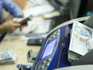 Son 1 haftada en &ccedil;ok nakit girişi ve &ccedil;ıkışı olan fonlar