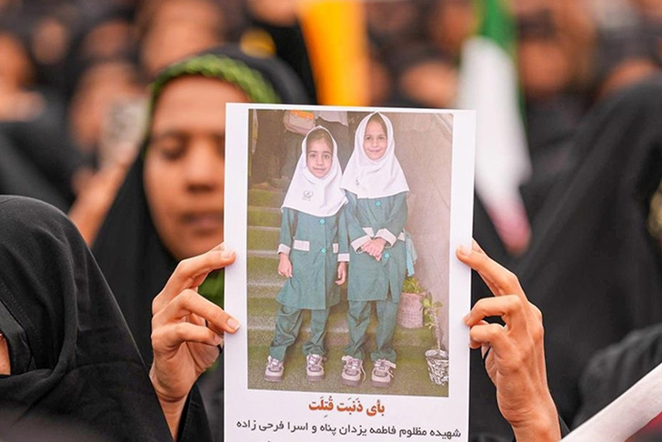 İran savaşın bilan&ccedil;osunu a&ccedil;ıkladı! 210 &ccedil;ocuk yaşamını yitirdi...