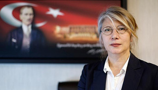 12 yıl &ouml;nce ayrılmıştı! Emine &Uuml;lker Tarhan CHP'ye d&ouml;nd&uuml;