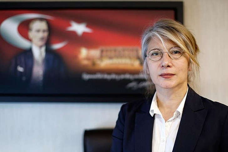 12 yıl &ouml;nce ayrılmıştı! Emine &Uuml;lker Tarhan CHP'ye d&ouml;nd&uuml;