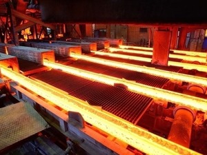 K&uuml;resel ham &ccedil;elik &uuml;retimi şubatta d&uuml;şt&uuml;