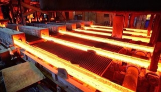 K&uuml;resel ham &ccedil;elik &uuml;retimi şubatta d&uuml;şt&uuml;